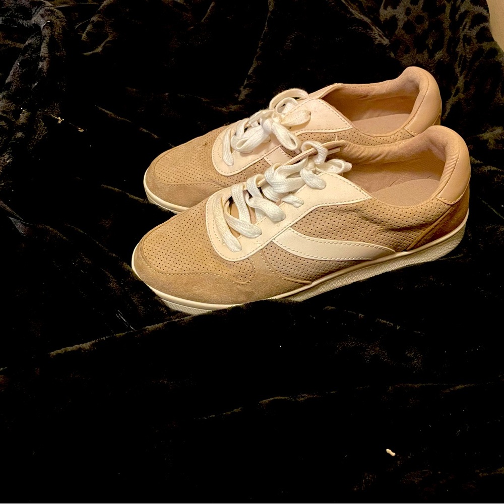 Boutique sneakers